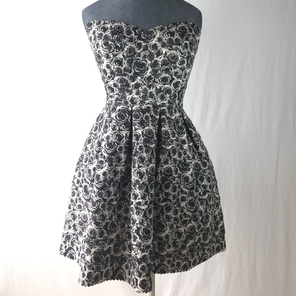 San Souci Floral Skater Dress Fit & Flare  S - Picture 1 of 8